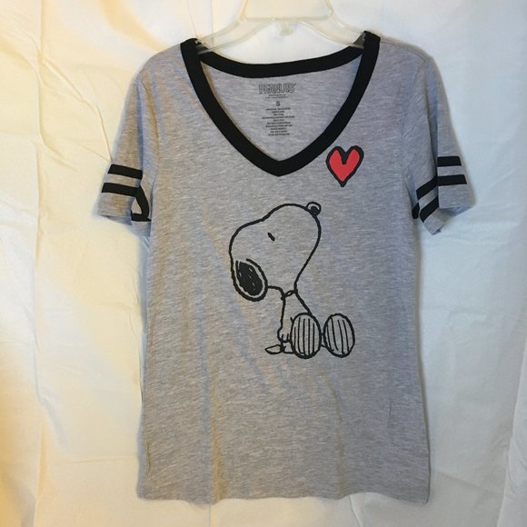 Peanuts Tops - NWT Peanuts Snoopy tee shirt